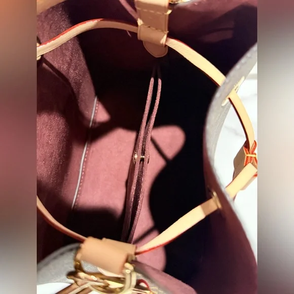 Louis Vuitton Neonoe BB - Picture 11 of 16